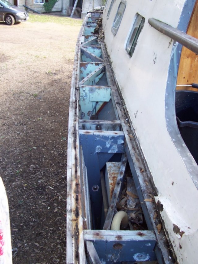 plyrottenunderrubberdeck.jpg