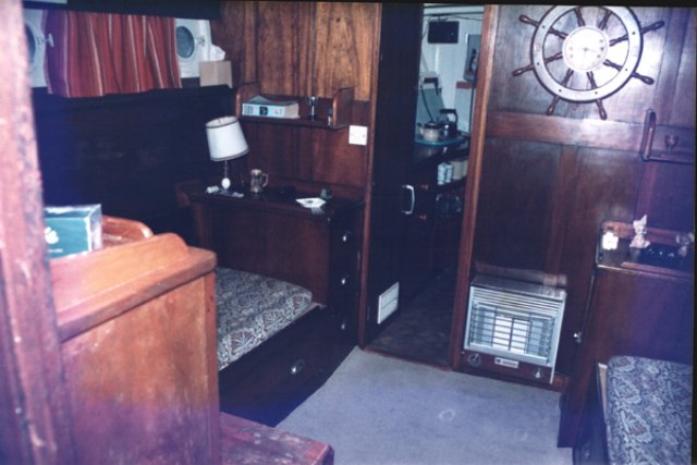 saloon.jpg